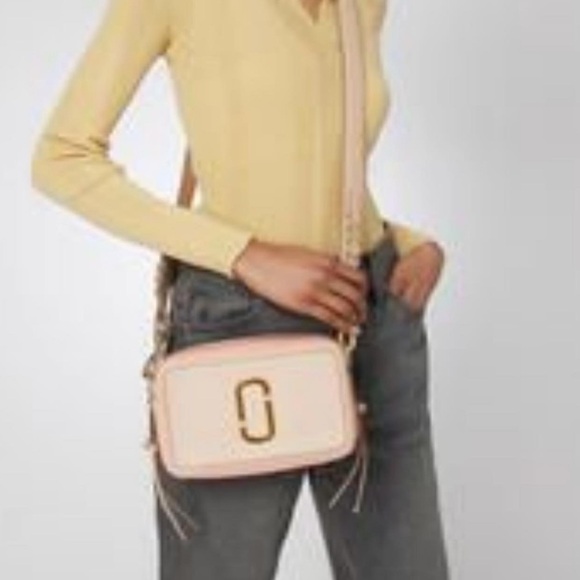 Marc Jacobs The Softshot 21 in Apricot Beige - Picture 4 of 16